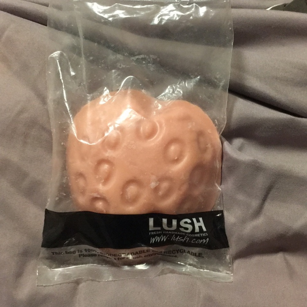 Lush Strawberry Fields massage bar